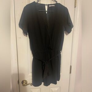 M48 ReoRia Elegant Black V-Neck Romper